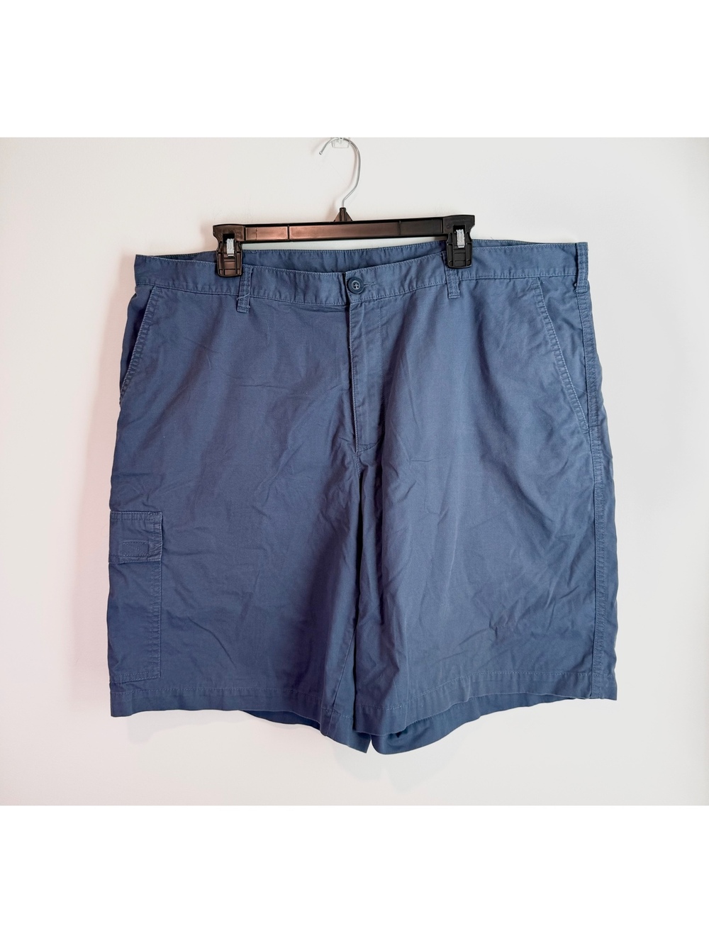 Columbia Navy Blue Men’s Cargo Shorts Size 42W 10 inch Inseam
